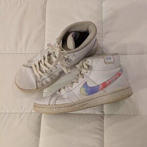 Nike white hitop sneakers with pastel logo and stretchy laces size 7